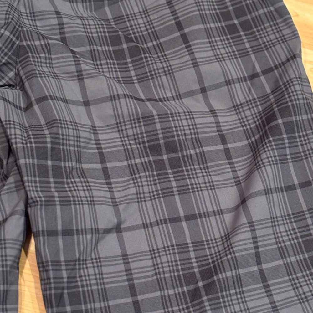 Nike Golf Men's Plaid Black and Gray Shorts - Picture 3 of 7